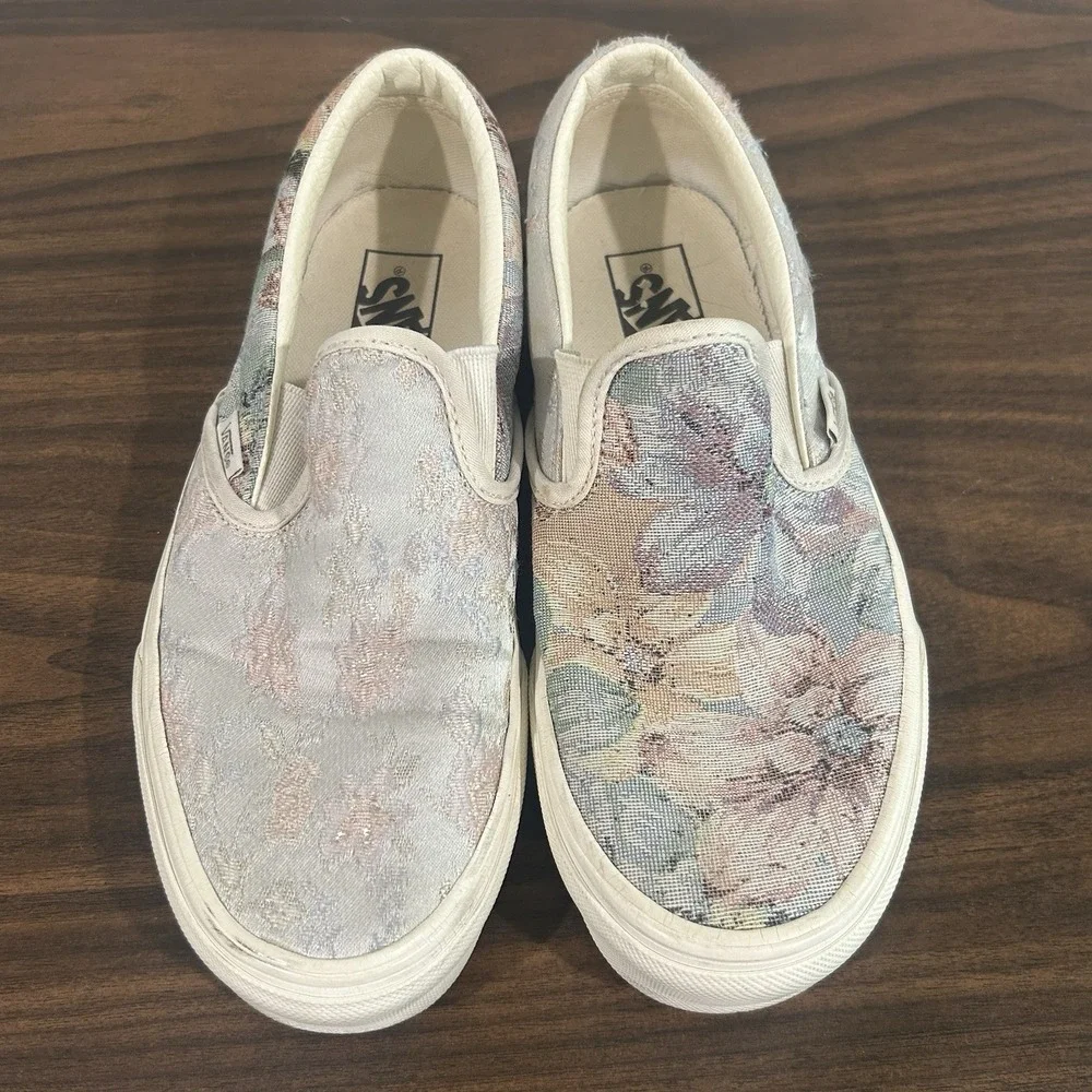 VANS Classic Slip-On Tapestry Floral Sneakers Womens Size 8.5 Urban Outfitters